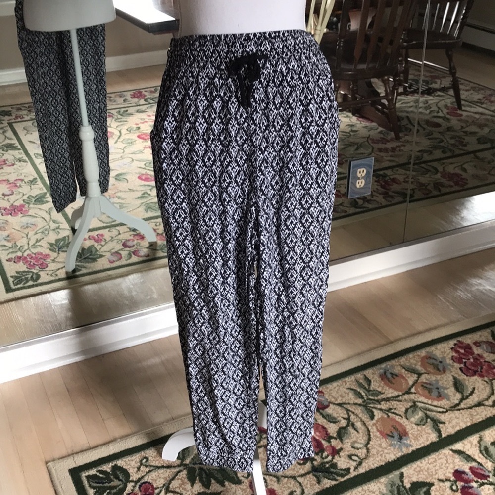 Black&White FOREVER 21 pants